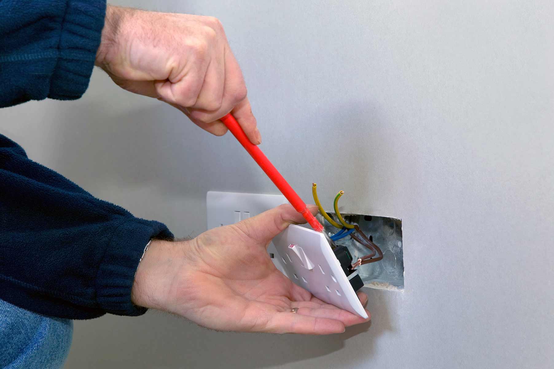 Our electricians can install plug sockets for domestic and commercial proeprties in Kenilworth and the local area. 